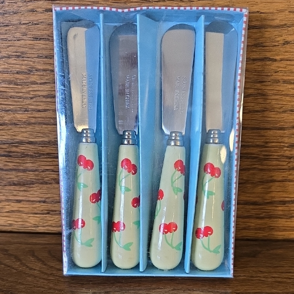 Cherry Pattern Spreader Set - Cream Handles with Red Cherries Stainless Steel